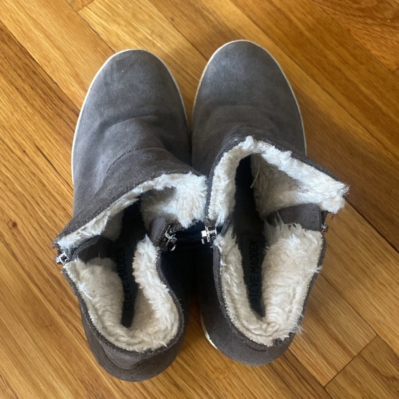 Steve Madden Women’s Fur Lined Slip On Wedge Sneakers Size 7 - Picture 3 of 9